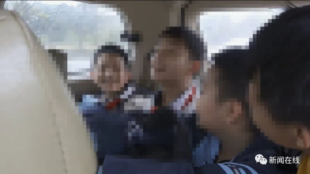 DƬ